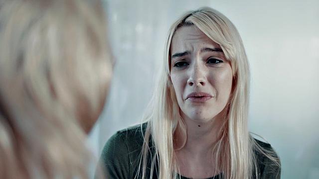 Lesbian MILF with glasses seduces 19yo slutty lesbian