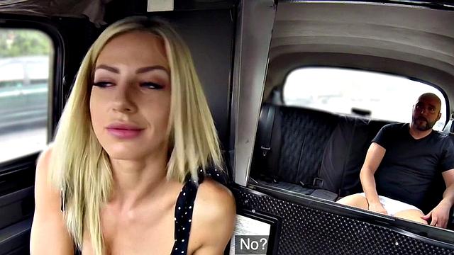 Bigtit cabbie publicly riding passenger on the backseat