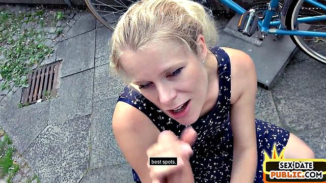 Blonde amateur cockbouncing outdoors