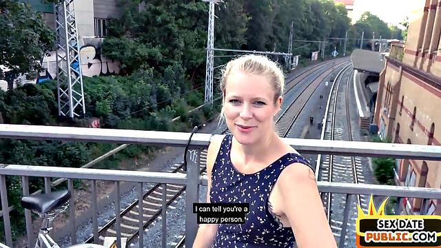 Blonde amateur cockbouncing outdoors