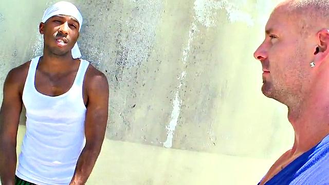 Black gay thug drilled in public by white top for cash