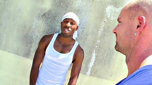 Black gay thug drilled in public by white top for cash