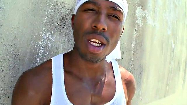 Black gay thug drilled in public by white top for cash