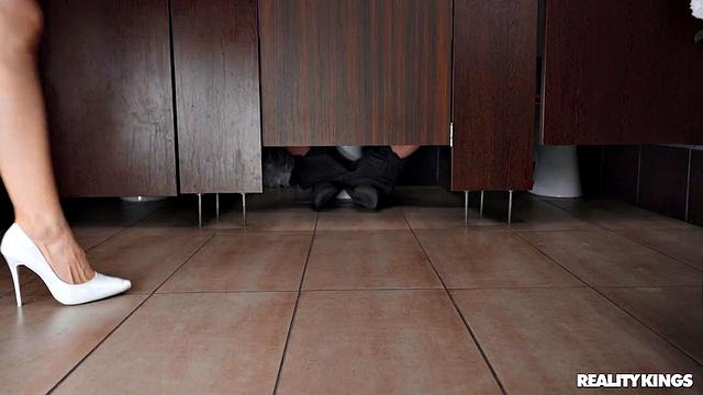 Public Bang With The Voyeur