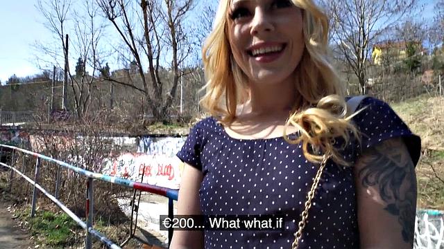 Nympho bigbooty girl fucked outdoors by big white dick