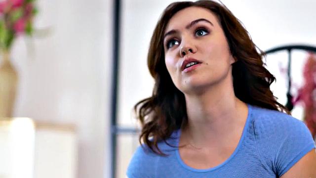 Dyke nympho seduces BFF lesbian before scissoring