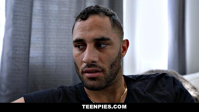 Русская блондинка катается на члене и выдавливает сперму из киски