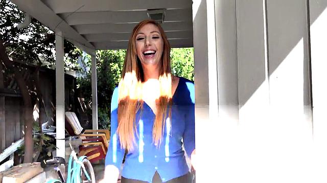 Redhead MILF Lauren Phillips