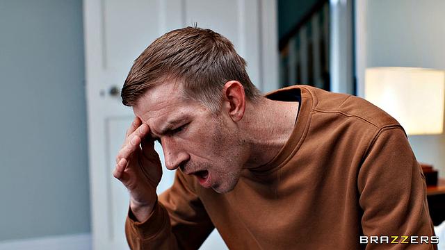 Компьютер учит Кару как кончать без мужа, а Дэнни возвращается и показывает, кто тут альфа-терапевт.