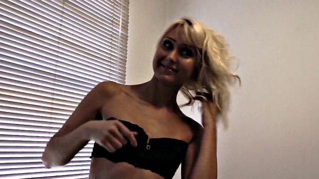 Blonde MILF Nina Hartley in her Interview