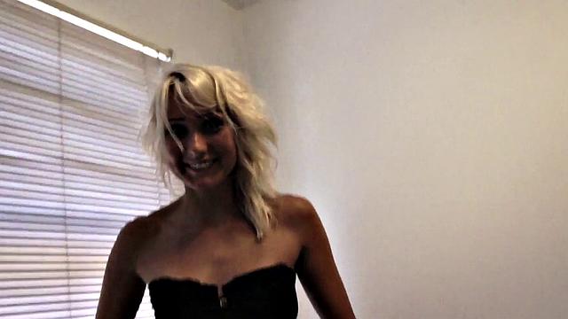 блондинка milf нина хартли обсуждает секс после лесби-съёмки