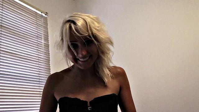 Blonde MILF Nina Hartley in her Interview