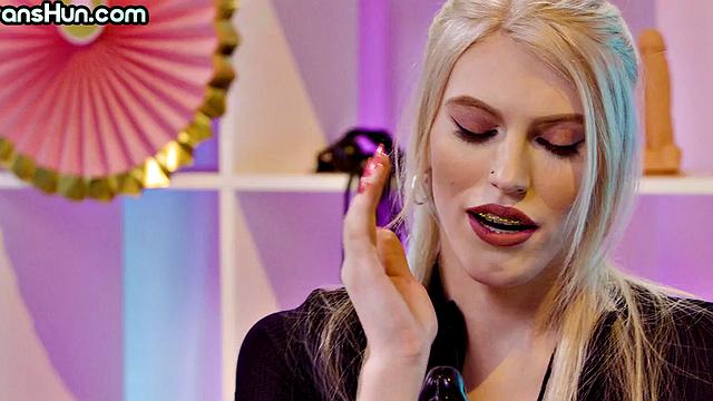 Trans hun pussyfuck bride and her toying BFF in threesome