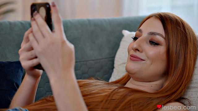 две горячие чешки дерутся за парня и кончают в лесбийской страсти