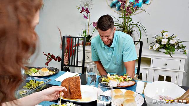Сестра подружки умудрилась соблазнить парня прямо за столом - Наташа Найс знает толк в подставе.