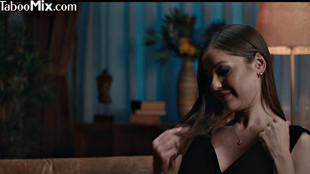 Девка с тату садится на лицо подруге и устраивает страстный секс с игрушкой и пальцами.