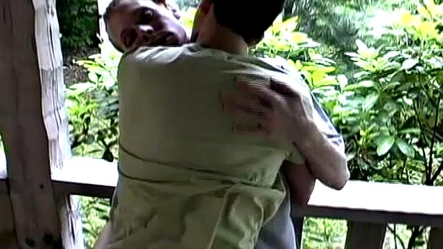 Джаррин и Крис не оставляют шансов члену - жестко трахаются вдвоём