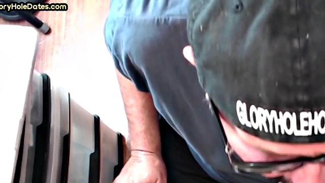 Gloryhole amateur goes bottom after giving BJ session