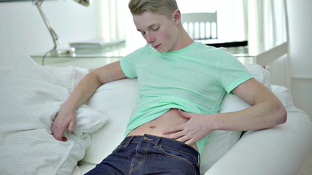 Smooth stud jerking hard after teasing his tight body