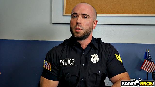 Поймали преступницу - теперь только анальный допрос и большой заряд на лицо, не отвертишься!