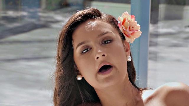 Watch Bride as she fingers her trimmed pussy in a solo play