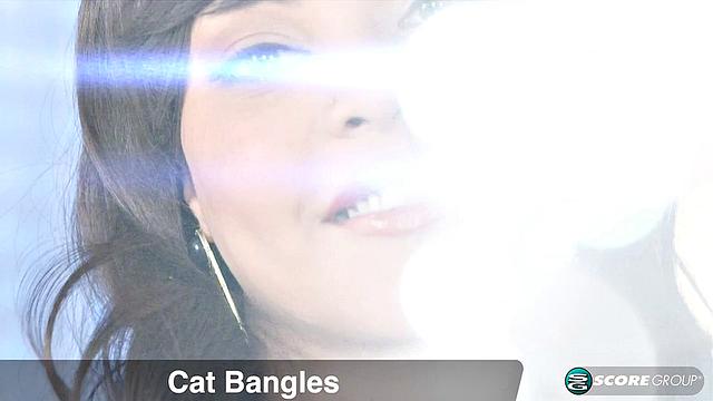 Латиноамериканка с огромной грудью заводит на тусовке и отсасывает по-взрослому