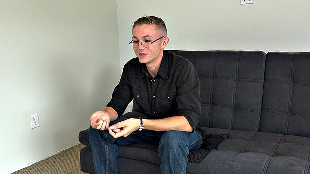 Amateur solo stud jerks his shaved cock after casting