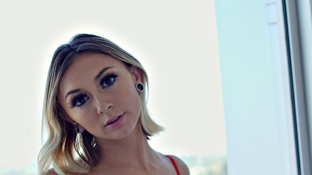 Slim Blonde Chloe Temple Creampie