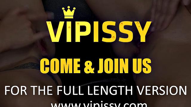 Pee Fun With Amanda and Jesica Bell