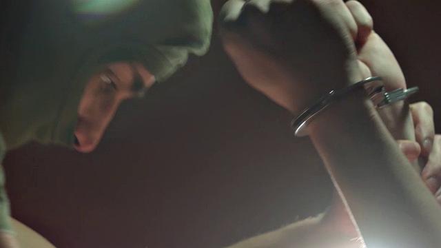 Sargent Cutler is interrogating Thomas for any useful information he may have