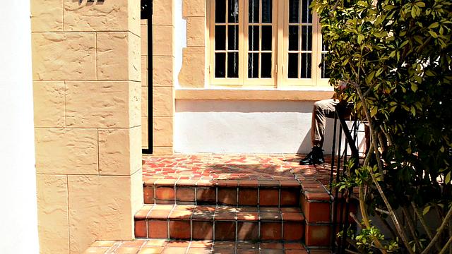 Alby's helpful neighbor