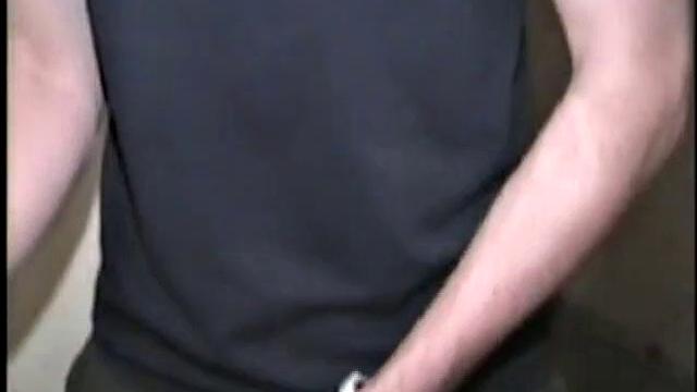 дрочу в прачечной с парнем