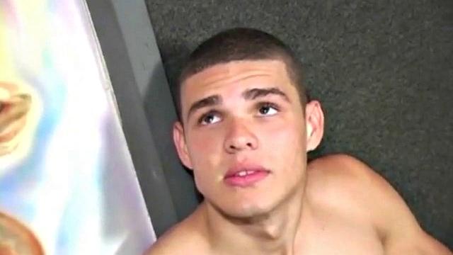 Алваро жестко трахает Хорхе своим толстым членом и глубоко кончает