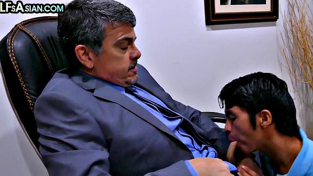 Amateur skinny Asian twink fucked by boss DILF in office