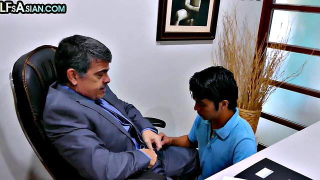 Amateur skinny Asian twink fucked by boss DILF in office