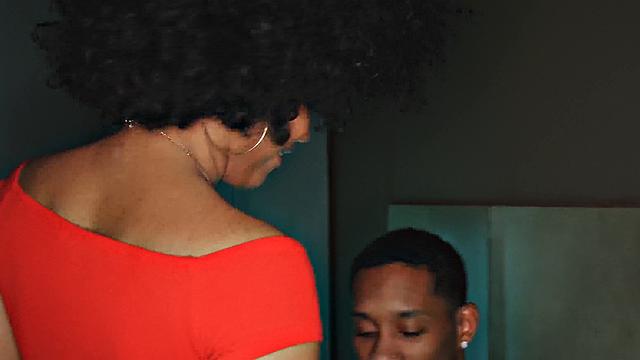 Mesmerizing Latina Selva Lapiedra treasures her dark spot, riding hard on Jesus Reyes' giant manhood. XXX activity at its finest!