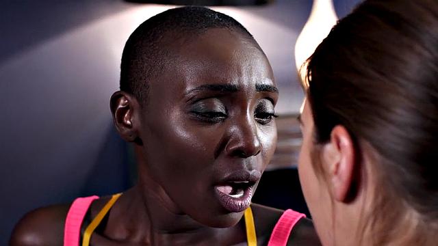 Lez MILF licked by tiny black babe before 69 pose