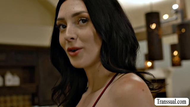 Будущая невеста Charlotte Sins изменяет жениху с трансами на вечеринке, жадно сосет и кайфует от анального траха среди гостей.