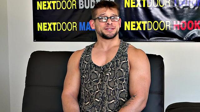 Amateur athletic solo wanks sturdy cock on casting