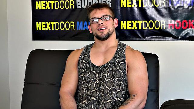 Amateur athletic solo wanks sturdy cock on casting