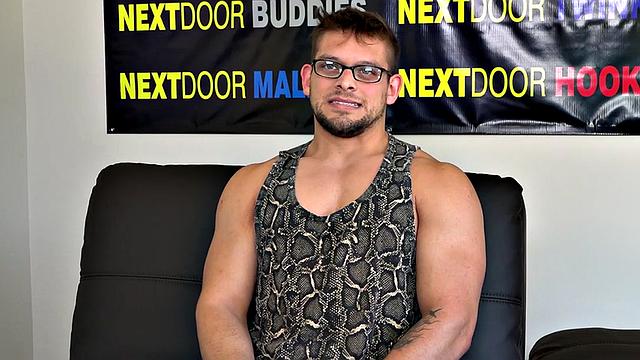 Amateur athletic solo wanks sturdy cock on casting