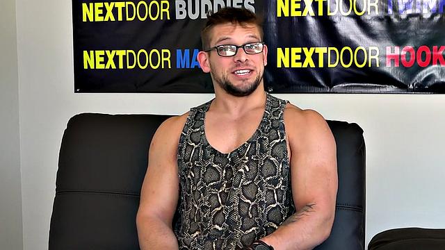 Amateur athletic solo wanks sturdy cock on casting