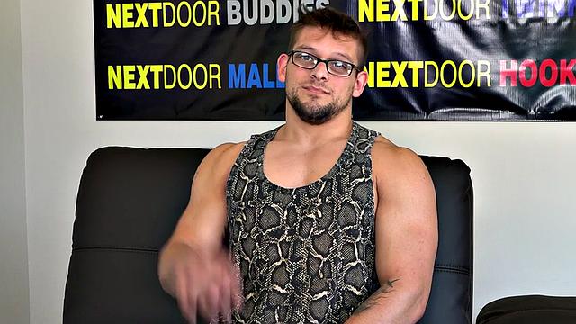 Amateur athletic solo wanks sturdy cock on casting