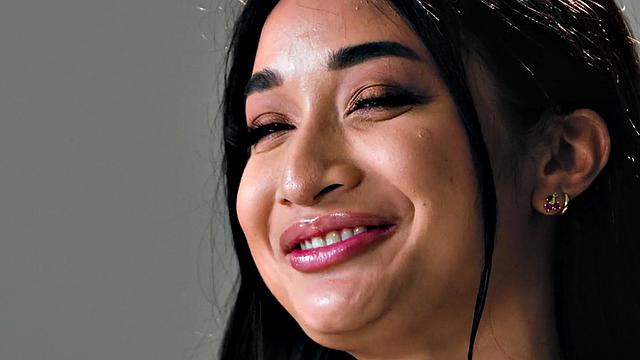 Inked babe solo fingering herself after interview