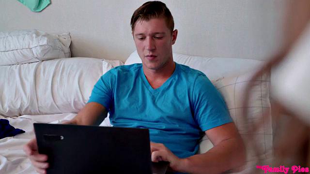 Watching Porn With Sidter - S9:E5