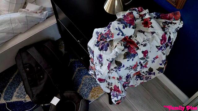 Watching Porn With Sidter - S9:E5