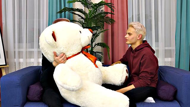 Max Gen Fucks Daniel Star