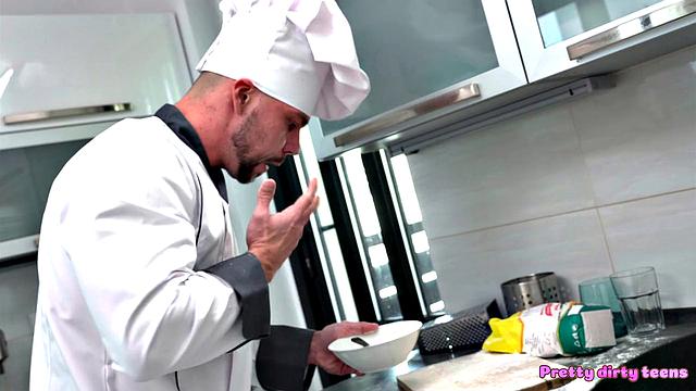 Взрослая именинница Melany Mendes угощает шефа Angelo Godshack страстным минетом и жарким сексом на кухне в честь своего дня рождения.