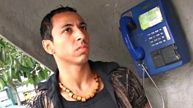 Thiago is walking home from the gym when he recognizes an old buddy he hasn't seen for a long time. Lenin is surprised to see him and the two buddies head to Thiago's place to re-live some old bareback memories.