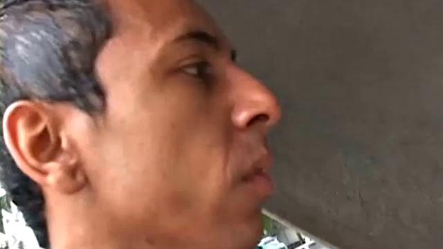 Thiago is walking home from the gym when he recognizes an old buddy he hasn't seen for a long time. Lenin is surprised to see him and the two buddies head to Thiago's place to re-live some old bareback memories.